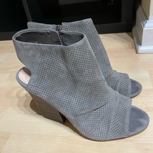Vince Camuto heeled open toe ankle booties size 7